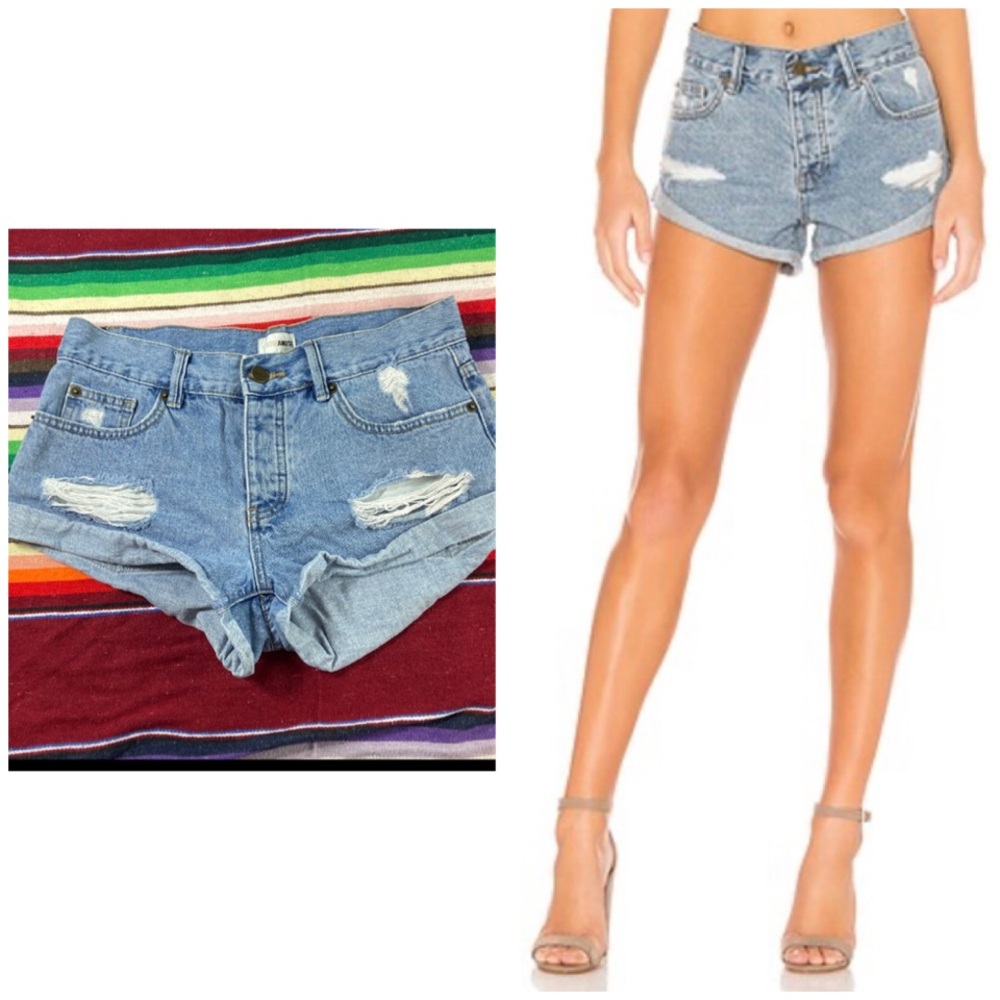 Amuse Society Crossroads in Worn Wash Medium Blue Distressed Jean Shorts Sz 26